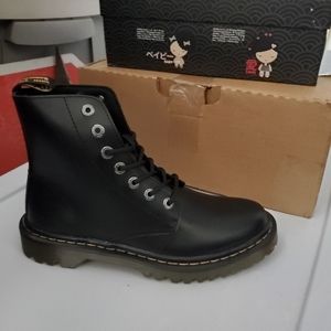 Dr. Martens Luana-brand New!